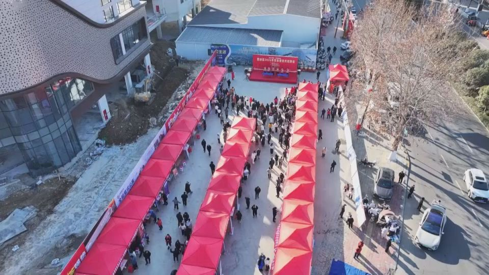 <b>河南西峡县启动就业援助月，举办专场招聘会</b>