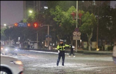<b>河南固始多部门联动，积极应对强降雪天气</b>