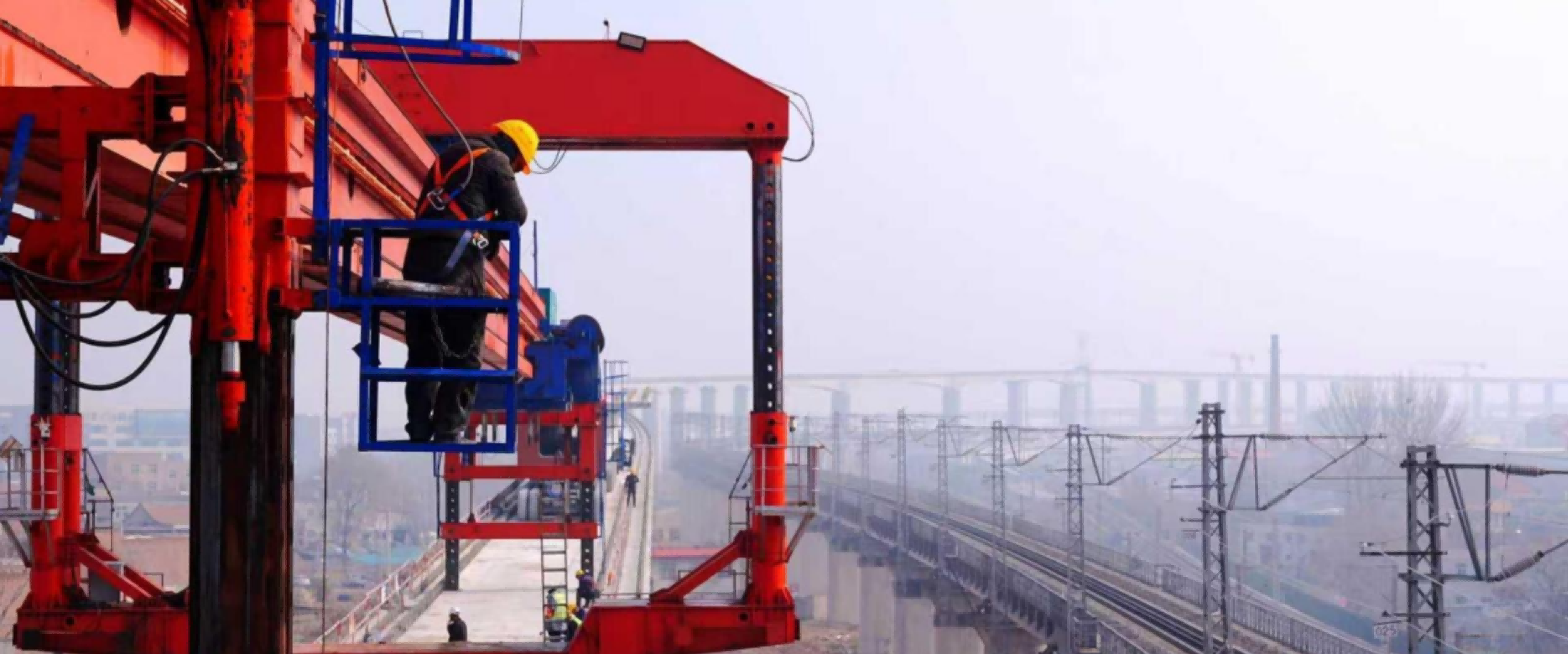 <b>西安东站394孔箱梁架设完成 年内将开通运营</b>