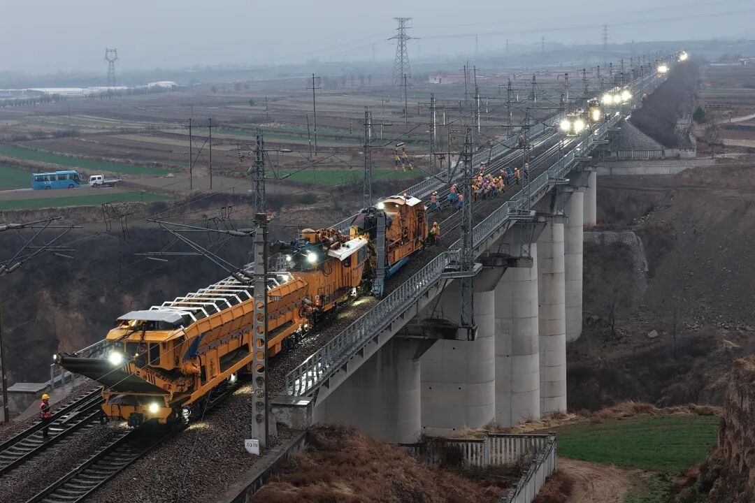 <b>瓦日铁路集中修施工启动 全面恢复春运后线路状态</b>