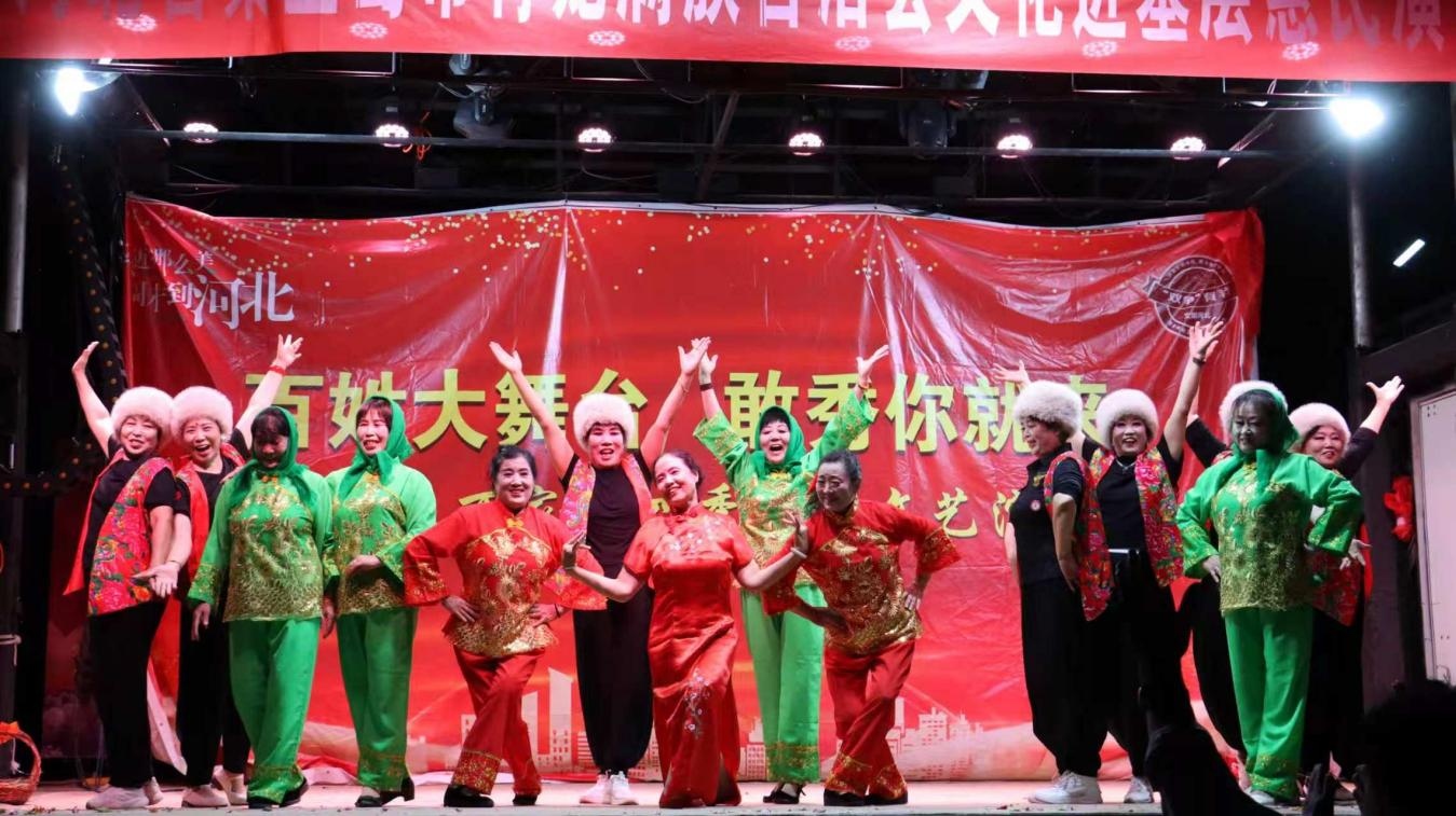 <b>河北秦皇岛青龙：“四季村晚”搭台 文明新风唱戏</b>
